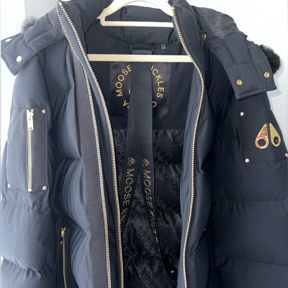 Moose Knuckles - Puffer Jacket to Druffle Bag - Picture 6 of 16